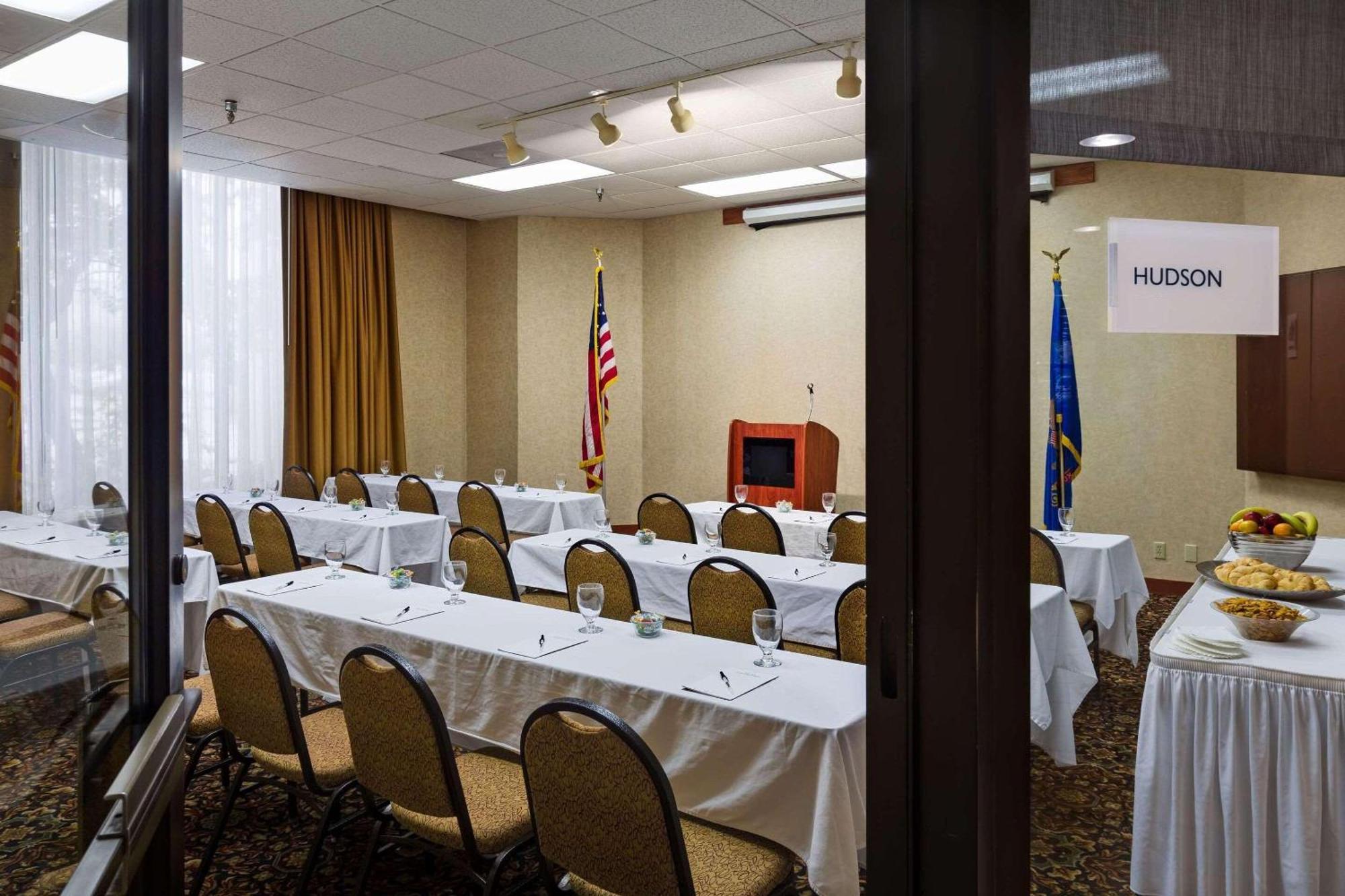 Radisson Hotel Bismarck Dış mekan fotoğraf